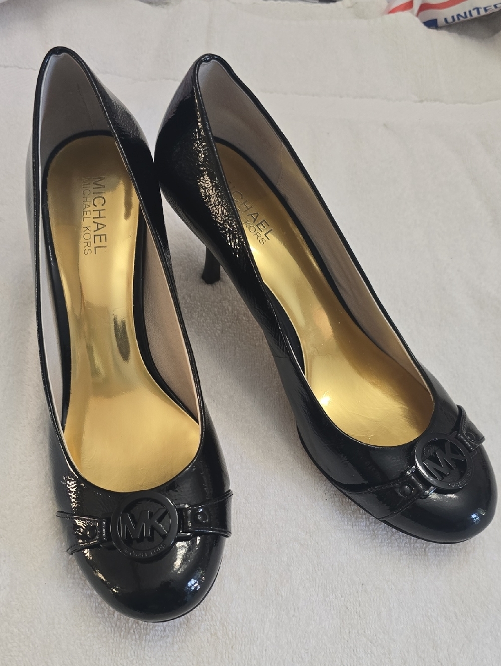 Michael Kors Fulton Mid Pumps